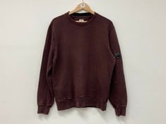 C.P.COMPANY DIAGONAL RAISED FLEECE LENS SWEATSHIRT DARK BURGUNDY SIZE LG RRP- £209