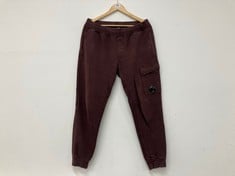 C.P.COMPANY DIAGONAL RAISED FLEECE CARGO CUFFED JOGGERS DARK BURGUNDY SIZE LG RRP- £210