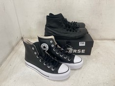 CONVERSE LIFT HI TRAINERS IN BLACK / WHITE SIZE 6 TO INCLUDE CONVERSE ALL STARS TRAINERS IN BLACK SIZE 7