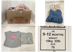 APPROX 30 X ASSORTED KIDS CLOTHES TO INCLUDE KIDS NIKE GREY TOP - SIZE 9-12 MONTHS