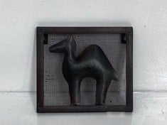 16 X STONE THE CROWS SMALL WALL DECORATION - CAMEL - WIDTH 20 CM