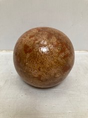 24 X STONE THE CROWS SPHERE - SAND-DIA 13CM - TOTAL RRP £168