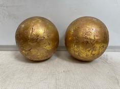 18 X STONE THE CROWS GOLD BALL DECORATIONS