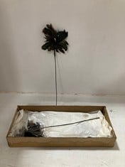 108 X STONE THE CROWS MD.HANGING FLOWER - WHITE - HEIGHT 34CM - TOTAL RRP £432