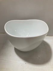 8 X STONE THE CROWS LARGE DEEP CURVED BOWL-DIA 22.5CMS - TOTAL RRP £264