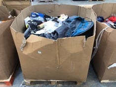 PALLET OF ASSORTED ITEMS TO INCLUDE POP UP GARDEN / CAMPING TENT (ZONE 4)