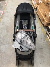 MAXI COSI ZELIA S TRIO 3 IN 1 TRAVEL SYSTEM IN GREY - RRP £241 (ZONE 4)