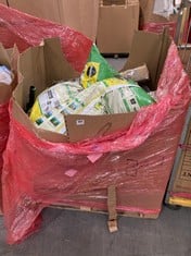 PALLET OF ASSORTED ITEMS TO INCLUDE QTY OF MIRACLE.GRO PEAT FREE PREMIUM ALL PURPOSE COMPOST 75L (ZONE 5)