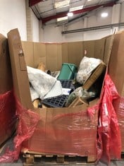 PALLET OF ASSORTED ITEMS TO INCLUDE BEIGE LARGE BEAN BAG CHAIR (ZONE 5)