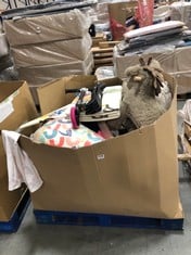 PALLET OF ASSORTED ITEMS TO INCLUDE LIGHT GREY ROCKING HORSE WITH WOODEN HANDLES (ZONE 6)