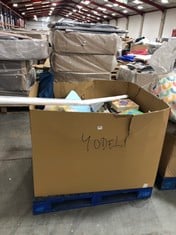 PALLET OF ASSORTED ITEMS TO INCLUDE QTY OF SET OF 5 HEAVY DUTY TRUNKS IN BLACK (ZONE 6)