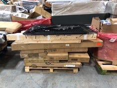 PALLET OF ASSORTED ITEMS TO INCLUDE OBABY MAYA CHANGING UNIT IN WHITE / NATURAL (PART ONLY) (ZONE 7)