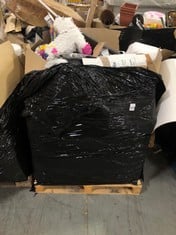 PALLET OF ASSORTED ITEMS TO INCLUDE GARDEN PLAYHOUSE (PART) (ZONE 8)