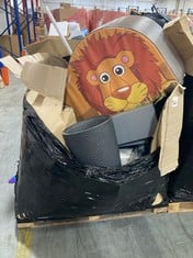 PALLET OF ASSORTED ITEMS TO INCLUDE LION PRINT MEMORY FOAM PADDED CLIMBING PIECE (ZONE 8)