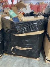 PALLET OF ASSORTED ITEMS TO INCLUDE GUVNOR BLACK FABRIC MUSIC CASE (ZONE 8)