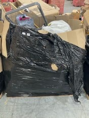 PALLET OF ASSORTED ITEMS TO INCLUDE FOLDABLE CLOTHES AIRER IN GREY (ZONE 8)