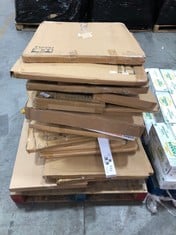 PALLET OF ASSORTED SAFETY GATES TO INCLUDE LINDAM EXTENDING WOODEN SAFETY GATE (ZONE 8)