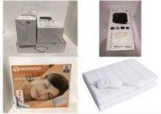 3X ASSORTED ITEMS TO INCLUDE DAEWOO HEA1486 85W DOUBLE HEATED BLANKET WITH 3 HEAT SETTINGS, DETACHABLE CONTROLLER, AND OVER-HEAT PROTECTION - WHITE, MEMORY FOAM SEAT CUSHION .