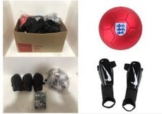 19X ASSORTED SPORTS/FITNESS ITEMS TO INCLUDE NIKE DX4610-010 Y NK CHRG GRD SU23 SHIN GUARDS UNISEX BLACK/BLACK/WHITE SIZE L, MITRE OFFICIAL ENGLAND FOOTBALL, RED/WHITE, 5.