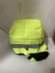 13 X HIGH VISIBILITY HAT.