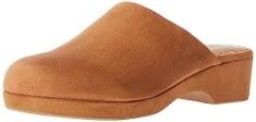 8 X ASSORTED PAIRS OF SHOES TO INCLUDE ESSENTIALS WOMEN'S SLIP-ON CLOG, TAN SUEDE, 9 UK, ESSENTIALS WOMEN'S SPORT SANDAL WITH MEMORY FOAM INSOLE AND ADJUSTABLE PADDED STRAPS, ECRU, 9 UK, ESSENTIALS W