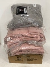 4 X ASSORTED ITESM TO INCLUDE BRENTFORD OHS WEIGHTED BLANKET