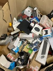 PALLET OF ASSORTED ITEMS TO INCLUDE WIRELESS CONTROLLER FOR N-SL GAMING ACCESSORY.  [JPTC71567]