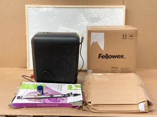 QTY OF STATIONERY ITEMS TO INCLUDE FELLOWES PAPER SHREDDER IN BLACK: LOCATION - H11