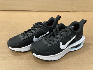 NIKE CHILDRENS AIR MAX INTRLK LITE TRAINERS IN BLACK/WHITE - UK 13: LOCATION - H16