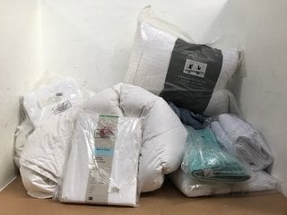 QTY OF JOHN LEWIS & PARTNERS HOUSEHOLD ITEMS TO INCLUDE QUILTED PILLOW PROTECTOR PAIR: LOCATION - I10