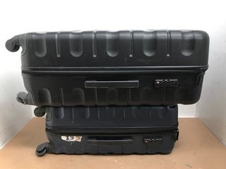 MEDIUM 4 WHEELED HARD SHELL SUITCASE IN BLUE TO INCLUDE LARGE 4 WHEELED HARD SHELL SUITCASE IN BLACK: LOCATION - I9