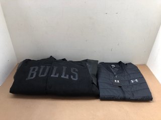 CHICAGO BULLS ALL BLACK BOMBER JACKET SIZE M TO INCLUDE UNDER ARMOUR STORM RUN GILET IN BLACK SIZE XL: LOCATION - I4