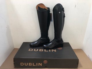 DUBLIN GALTYMORE FIELD BOOTS IN BLACK UK SIZE 7: LOCATION - J8