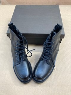 JONES BOOTMAKER DAVI LEATHER BOOTS IN BLACK - SIZE UK 4: LOCATION - E2