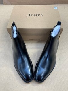 JONES BOOTMAKER FLAXEN LEATHER BOOTS IN BLACK - SIZE UK 9: LOCATION - E2