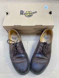 DR.MARTENS 1461 CRAZY HORSE LEATHER SHOES IN DARK BROWN - SIZE UK 9 - RRP £140: LOCATION - E2