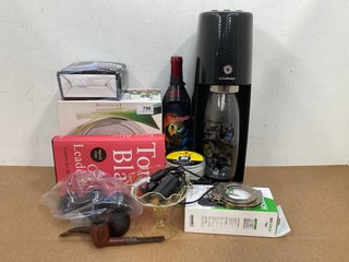 QTY OF ASSORTED ITEMS TO INCLUDE BODUM GLASS HOT POT SET & HOTSPOT STOVE & GRATE POLISH: LOCATION - E4