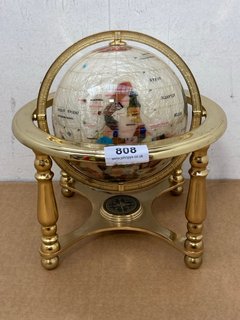 UNIQUE ART 13 INCH DESKTOP GEMSTONE GLOBE WITH PEARL WHITE OCEAN & 4 LEG GOLD STAND - RRP £296: LOCATION - E5