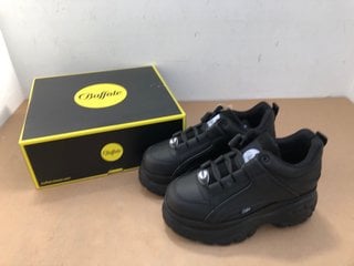 BUFFALO CALF LEATHER TRAINERS IN BLACK UK SIZE 6.5: LOCATION - E9