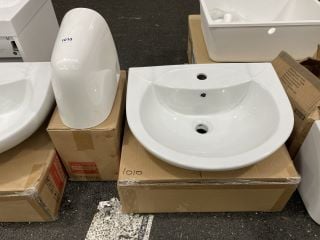 (COLLECTION ONLY) 550MM WIDE 1TH CERAMIC BASIN WITH SEMI PEDESTAL - RRP £185: LOCATION - B8