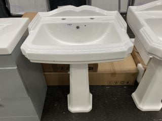 (COLLECTION ONLY) TRADITIONAL 600MM 2TH CERAMIC BASIN WITH FULL PEDESTAL - RRP £290: LOCATION - A7