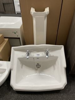 (COLLECTION ONLY) 600MM WIDE TRADITIONAL STYLE 2TH CERAMIC BASIN WITH FULL PEDESTAL COMPLETE WITH A PAIR OF TRADITIONAL CROSSHEAD BASIN PILLAR TAPS IN CHROME WITH PLUG & CHAIN WASTE - RRP £380: LOCAT