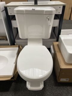 (COLLECTION ONLY) TRADITIONAL STYLED CLOSED COUPLED TOILET WITH CISTERN FITTINGS, FLUSH HANDLE & SOFT CLOSE SEAT - RRP £385: LOCATION - A7