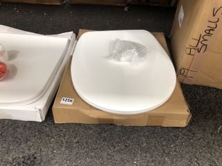 WHITE TOILET SEAT - RRP £70: LOCATION - RACKING 3