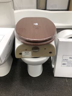 (COLLECTION ONLY) CLOSED COUPLED TOILET WITH CISTERN & WOOD EFFECT TOILET SEAT - RRP £289: LOCATION - A3