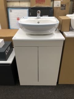 (COLLECTION ONLY) FLOOR STANDING 2 DOOR COUNTERTOP SINK UNIT IN CASHMERE & WHITE 550 X 380MM WITH A 1TH CERAMIC BASIN COMPLETE WITH A MONO BASIN MIXER TAP & CHROME SPRUNG WASTE - RRP £699: LOCATION -