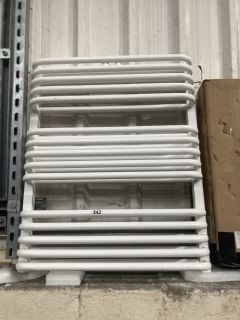 WHITE D-BAR HEATED TOWEL RADIATOR 750 X 600MM: LOCATION - B6