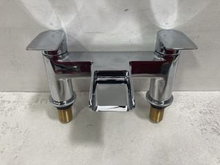 DECK MOUNTED WATERFALL SPOUT BATH FILLER IN CHROME - RRP £335: LOCATION - R1