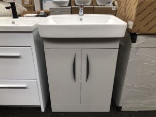 (COLLECTION ONLY) FLOOR STANDING 2 DOOR SINK UNIT IN GREY MIST WITH A 620 X 470MM 1TH CERAMIC BASIN COMPLETE WITH A MONO BASIN MIXER TAP & CHROME SPRUNG WASTE - RRP £740: LOCATION - A3