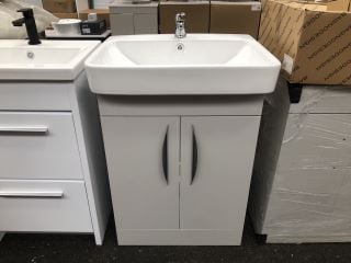 (COLLECTION ONLY) FLOOR STANDING 2 DOOR SINK UNIT IN GREY MIST WITH A 620 X 470MM 1TH CERAMIC BASIN COMPLETE WITH A MONO BASIN MIXER TAP & CHROME SPRUNG WASTE - RRP £740: LOCATION - A3